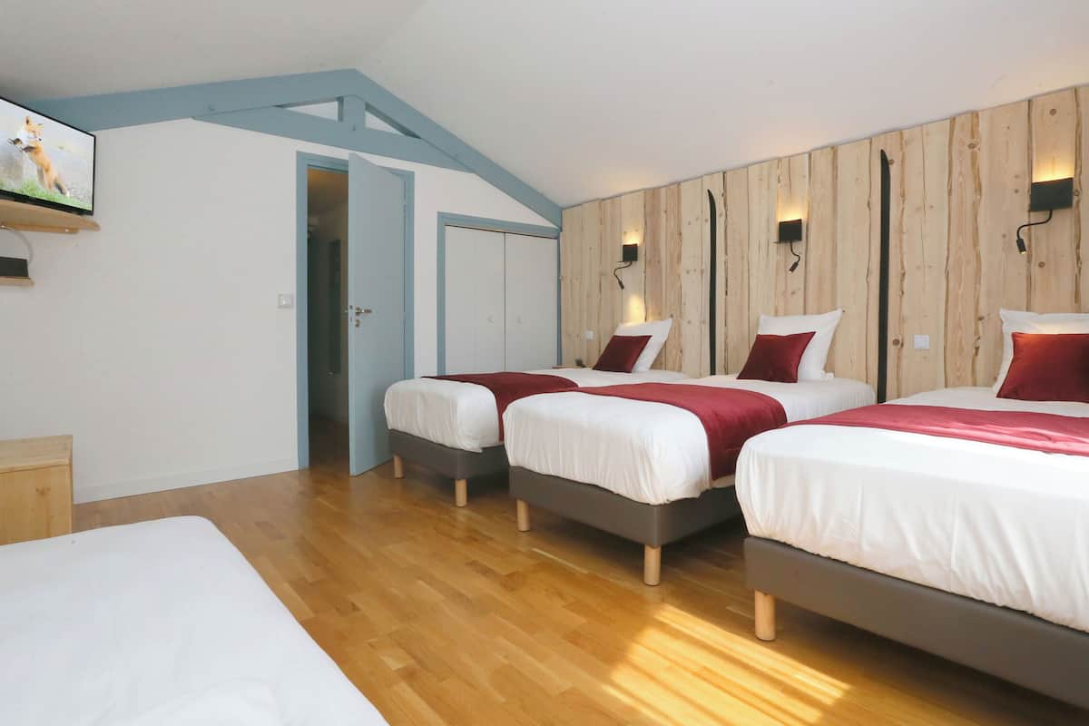 family suite | premium bedding, cots/infant beds, free wifi, bed sheets