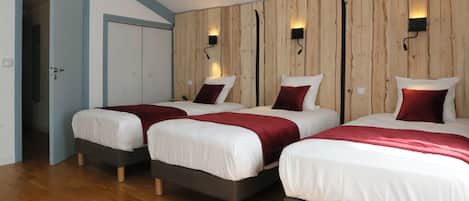 2 bedrooms, premium bedding, cots/infant beds, free WiFi