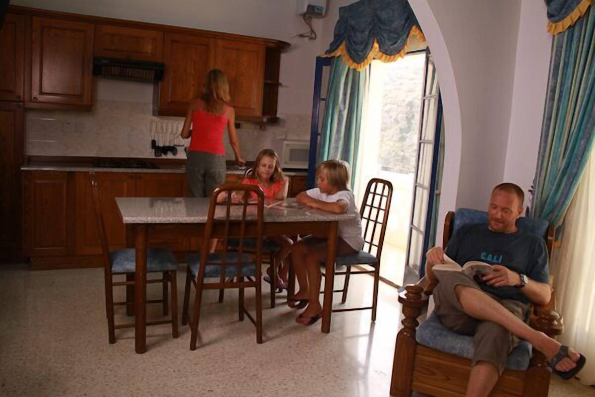 Standard Apartment | In-room dining