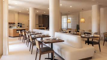 Breakfast and dinner served, international cuisine