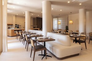 Frühstück und Abendessen, internationale Küche