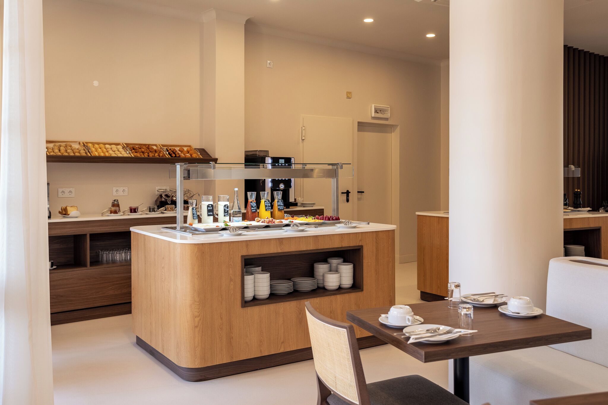 breakfast and dinner served, international cuisine