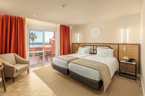 Oceanfront Room | Két bảo mật tại phòng, bàn, màn/rèm cản sáng, bàn ủi/dụng cụ ủi quần áo 