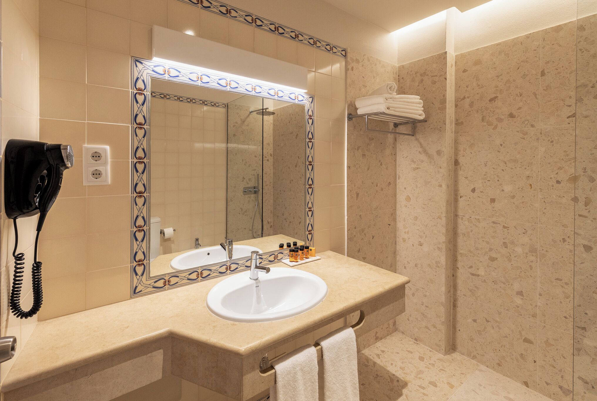 premium room, sea view | bathroom | shower, hair dryer, bidet, towels