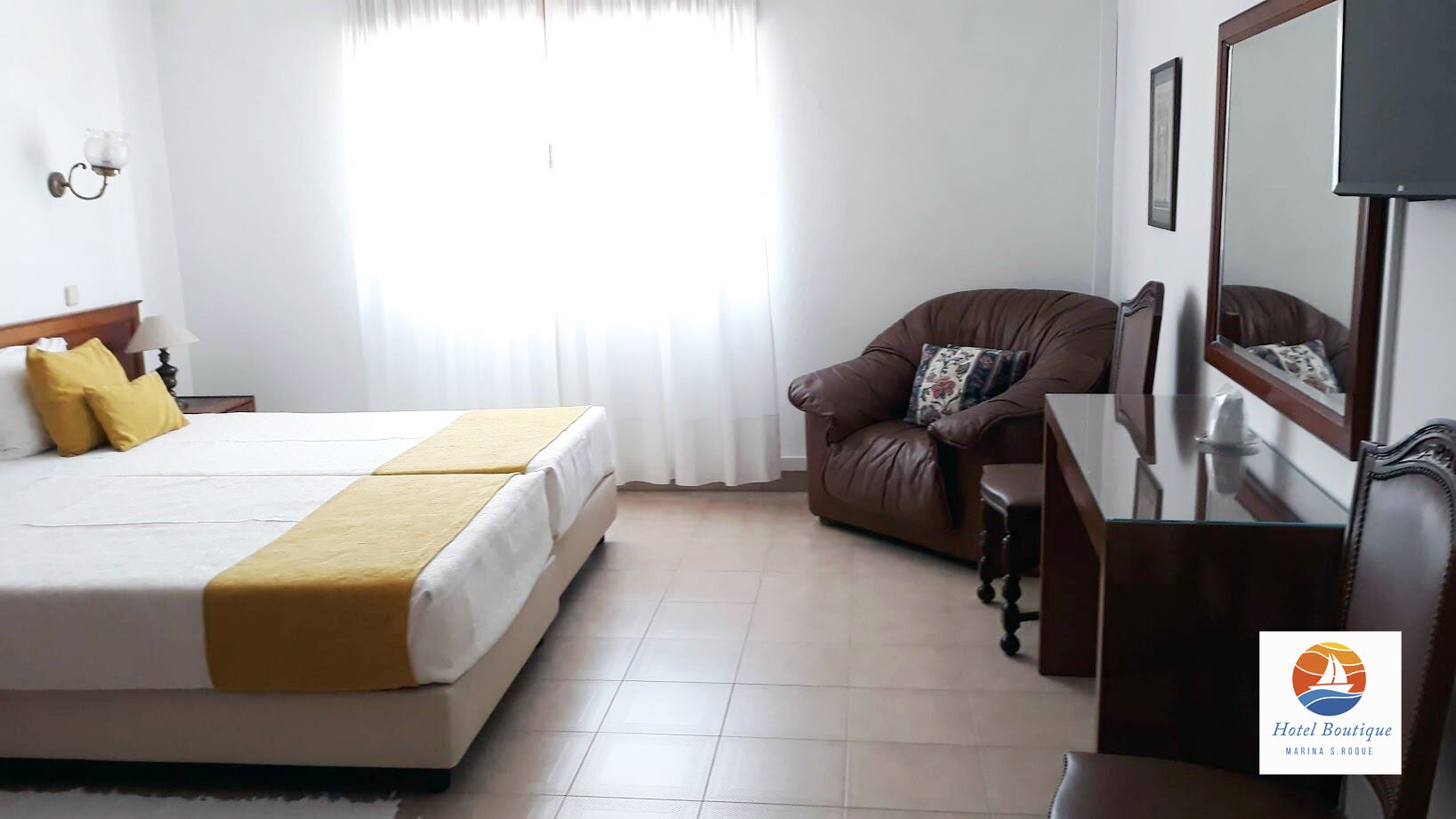 suite | blackout curtains, free wifi, bed sheets