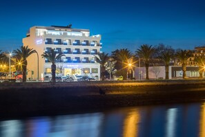 Façade de l’hébergement - soirée/nuit