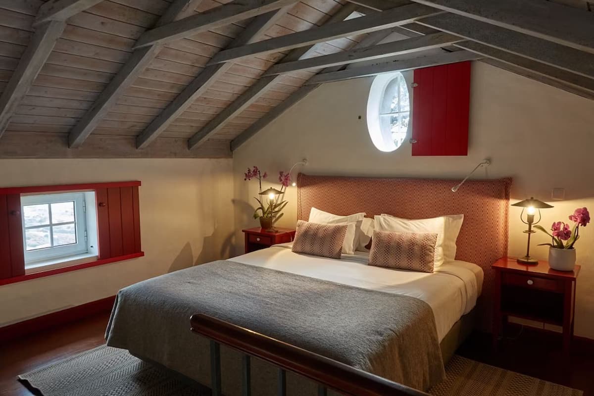 Select Comfort beds, in-room safe, WiFi (free), individually furnished