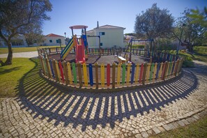 Zona de juegos infantil al aire libre