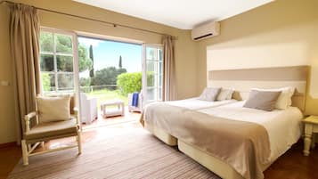 Comfort Studio, 1 Bedroom, Patio, Ground Floor (With Garden) | In-room safe, free WiFi, bed sheets