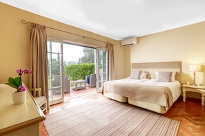 Comfort Studio, 1 Bedroom, Patio, Ground Floor (With Garden) | In-room safe, free WiFi, bed sheets