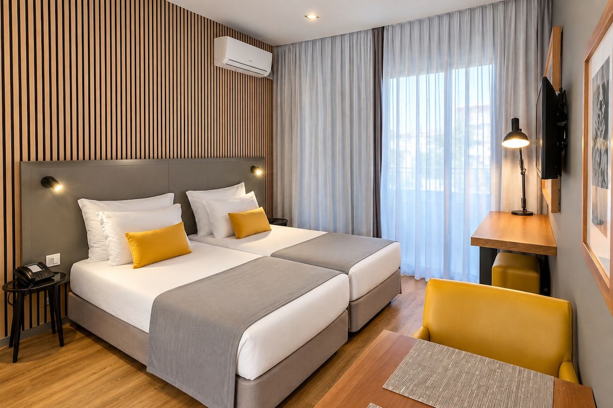 Standard Twin Room, 2 Twin Beds, Kitchenette | Hypo-allergenic bedding available, laptop workspace, blackout drapes