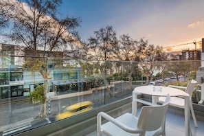 Habitación básica doble, 1 cama de matrimonio, no fumadores, cocina básica | Balcón