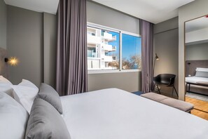 尊荣套房, 2 间卧室, 无烟房, 简易厨房 | 防过敏的被褥、特色装修、笔记本电脑工作区、遮光窗帘