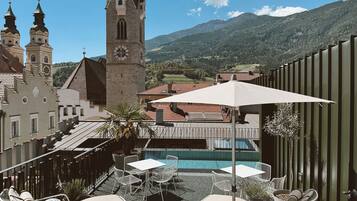 Outdoor pool, open 6:00 AM to 9:00 PM, pool umbrellas, sun loungers