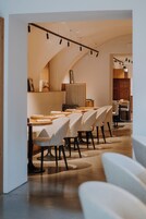 Se ofrece un desayuno continental (14 EUR por persona)