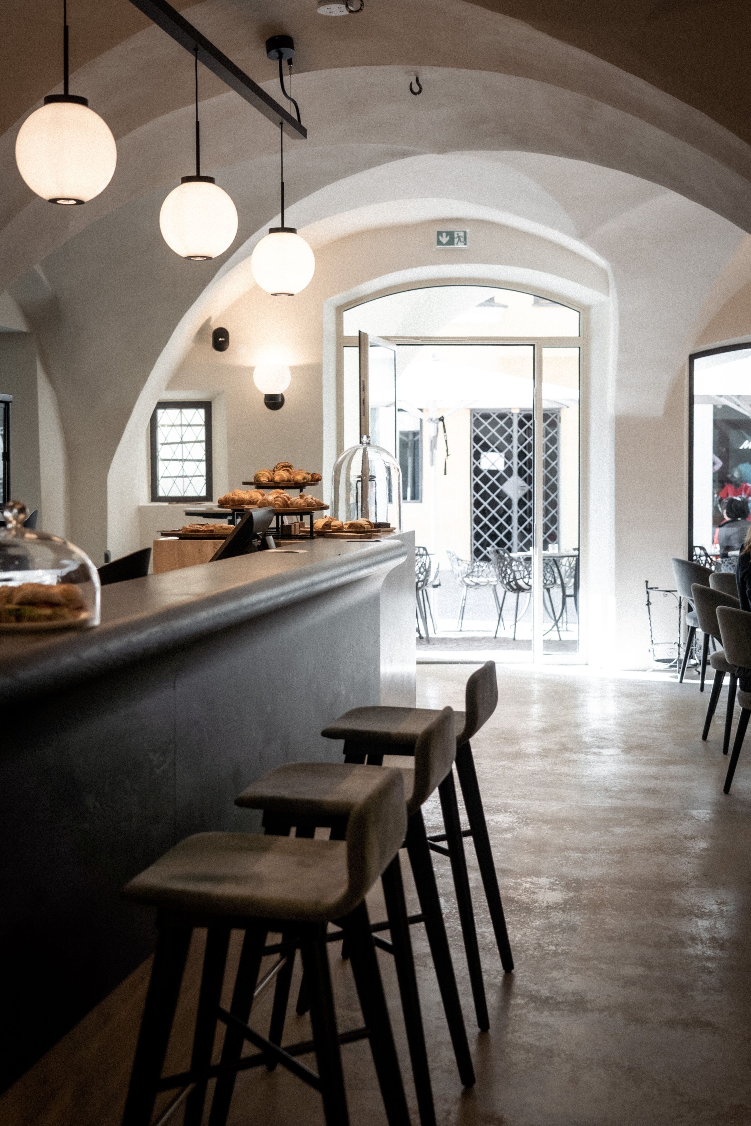 Al fresco dining, open daily