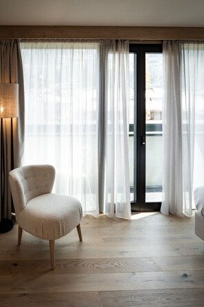 Panorama balcony room | Bộ đồ giường cao cấp, minibar, két bảo mật tại phòng 