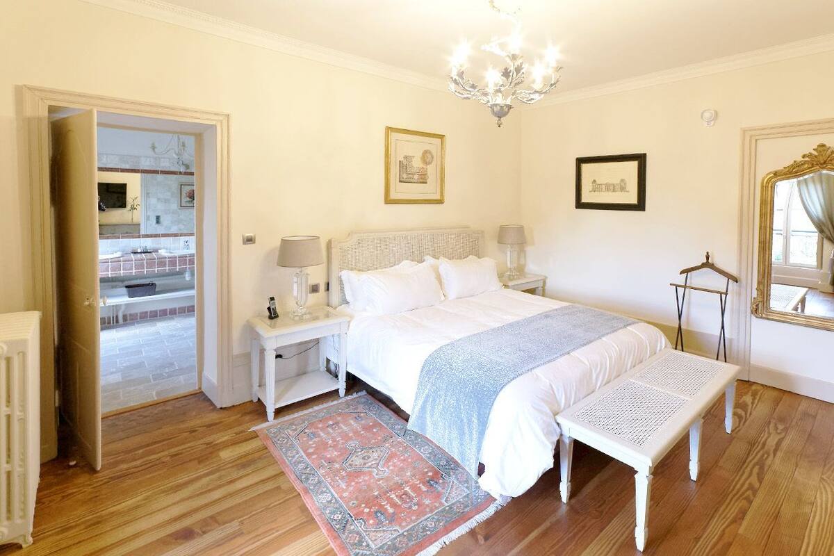 Suite superior (Remilly) | Ropa de cama de alta calidad y minibar