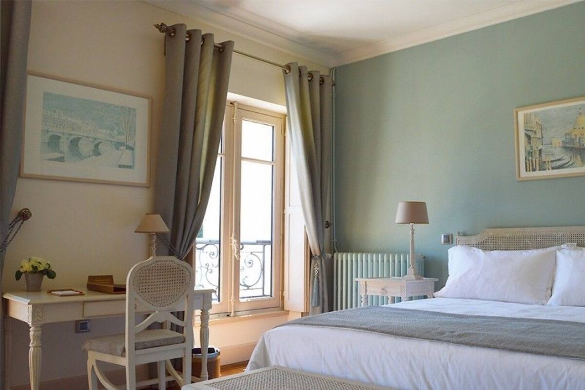 Habitación doble (Coco) | Ropa de cama de alta calidad y minibar