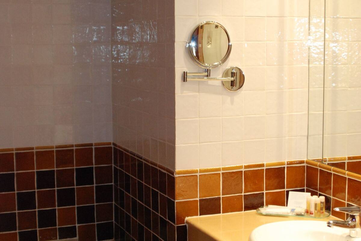 junior double suite | bathroom | hair dryer, towels