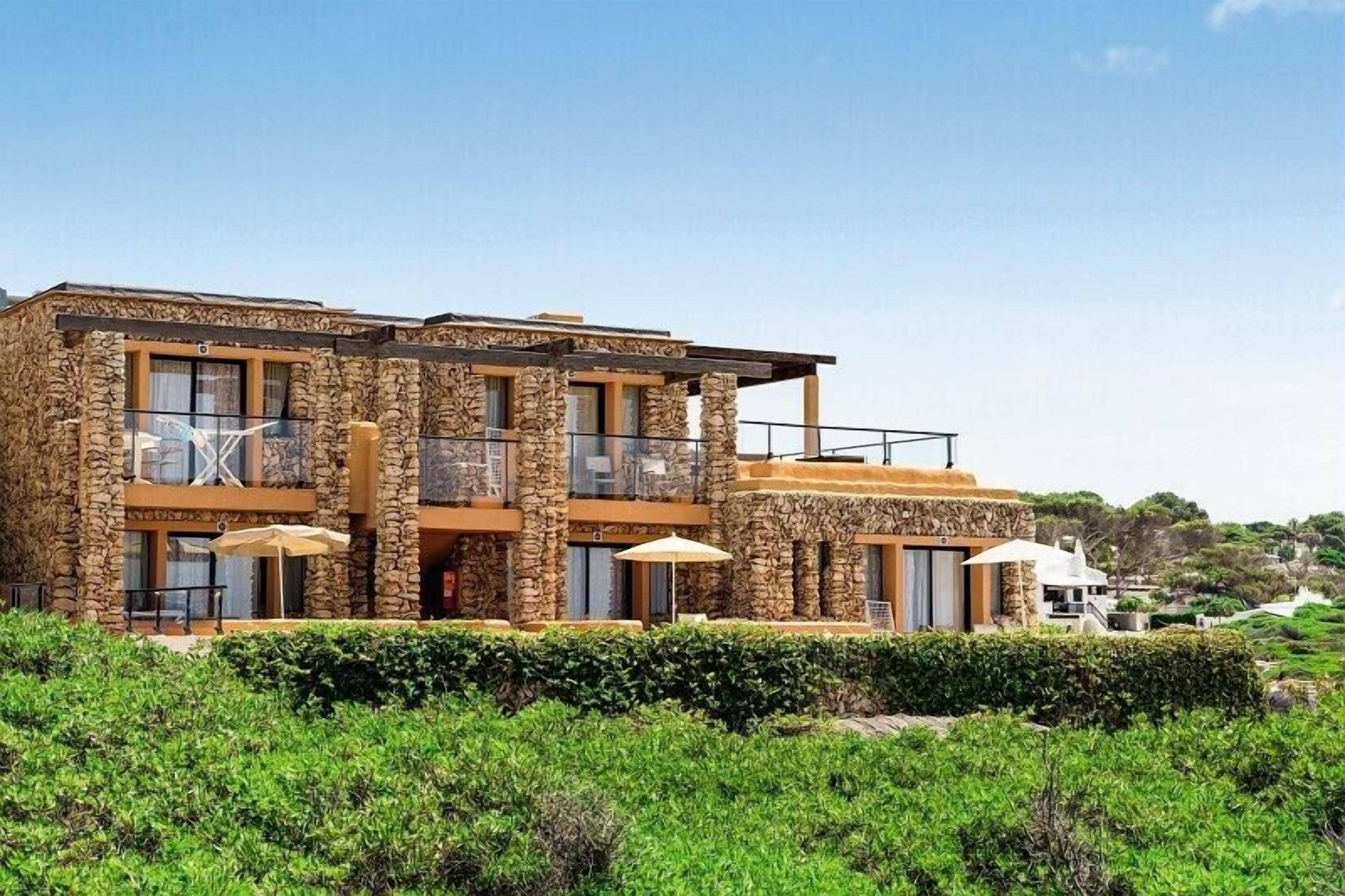 Junior Suite, Balcony | Bathroom | Shower, rainfall showerhead, hair dryer, towels