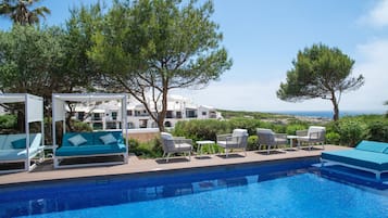3 buitenzwembaden, parasols voor strand/zwembad