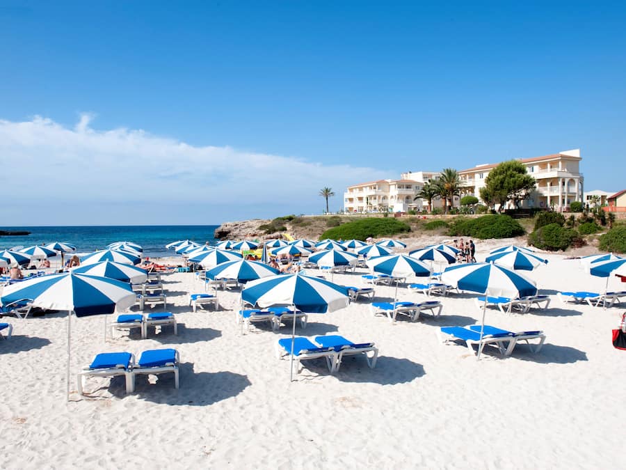 Una playa cerca