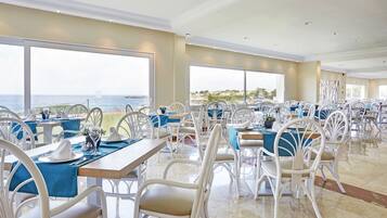 Breakfast, lunch and dinner served