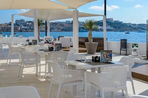 Swim-up bar - Apartamentos Vibra Jabeque Dreams (Ibiza Town)