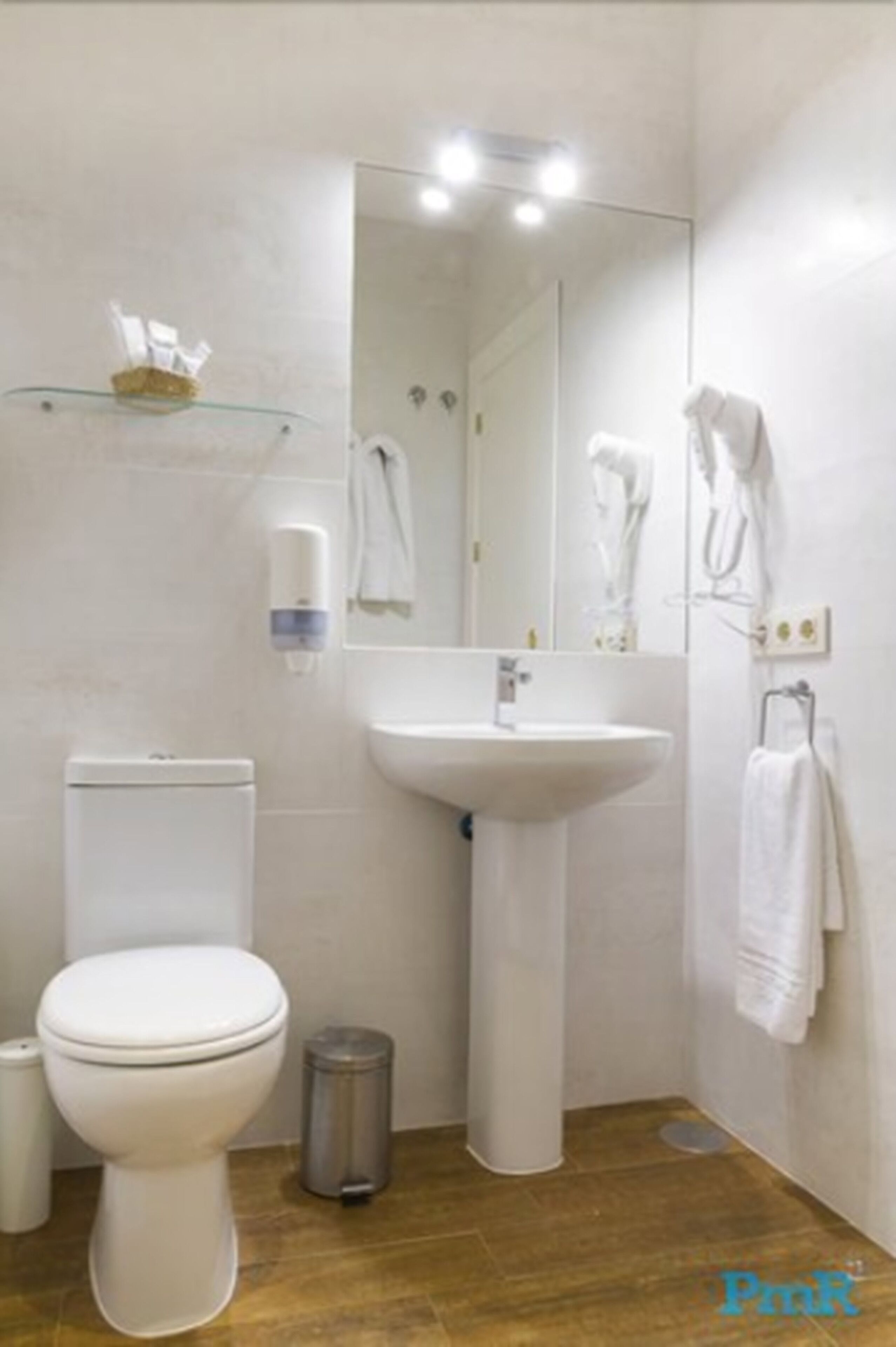 double room, ground floor | bathroom | free toiletries, hair dryer, towels, soap