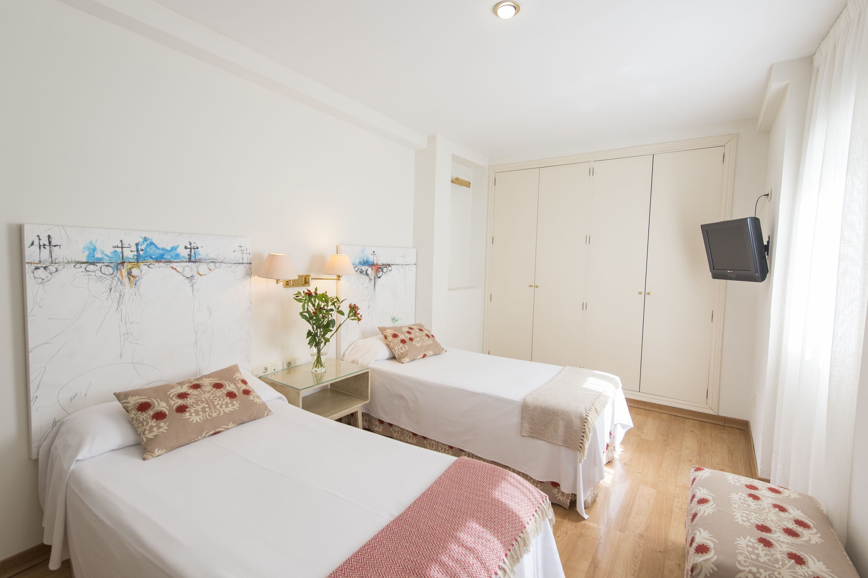 in-room safe, free wifi, bed sheets