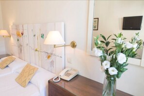 Double Room | In-room safe, free WiFi, bed sheets - Hotel Alcántara (Seville)