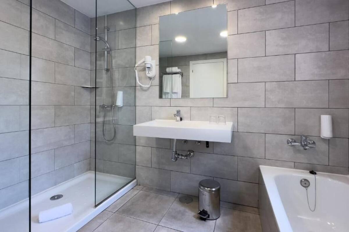 suite, 2 bedrooms | bathroom | shower, free toiletries, slippers, towels