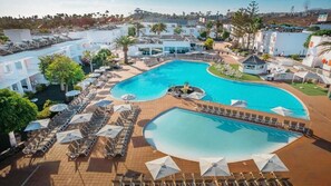 3 outdoor pools, open 10:00 AM to 6:00 PM, pool loungers - LABRANDA Hotel Bahía de Lobos (La Oliva)