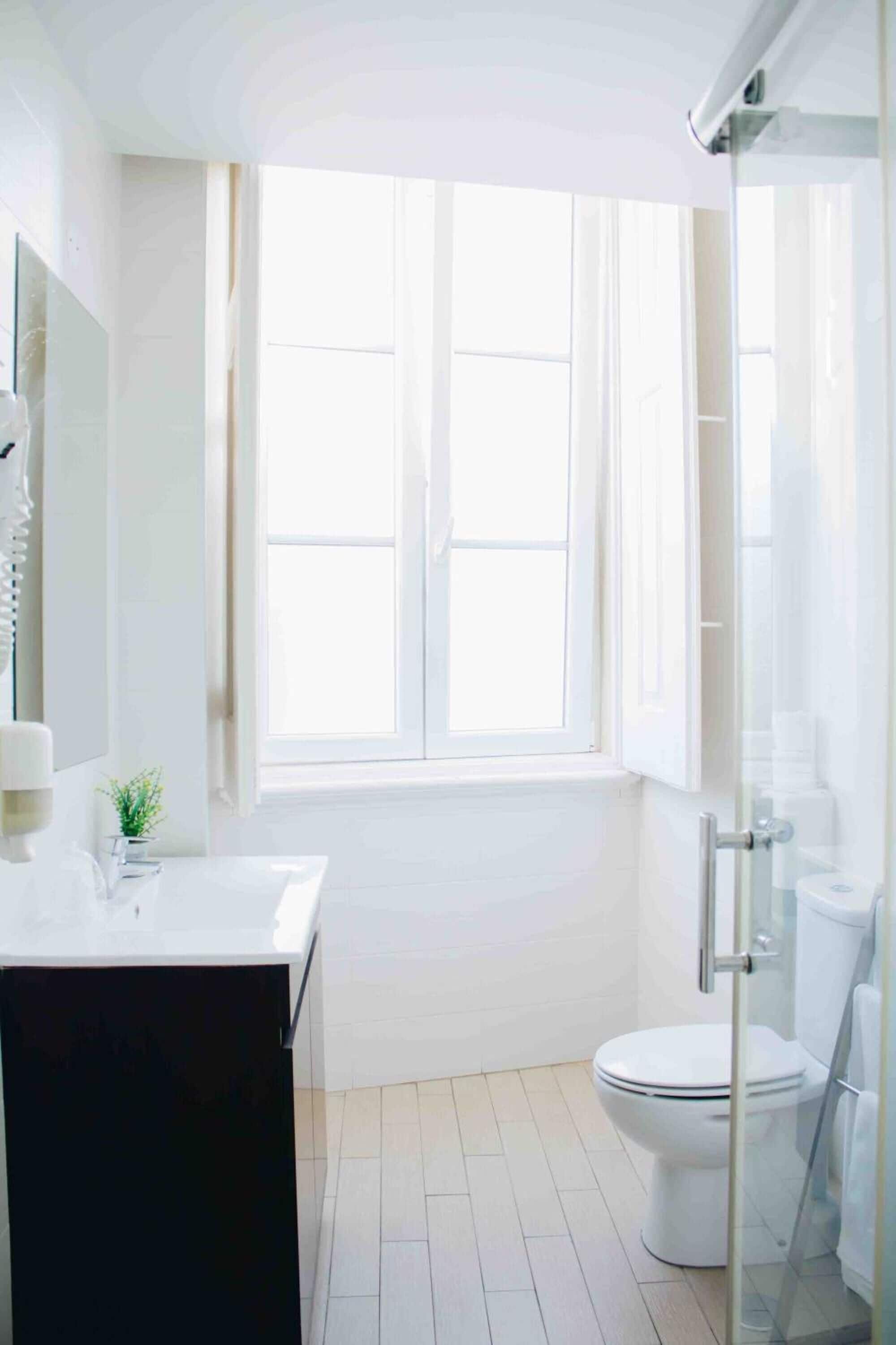 double room | bathroom | free toiletries, hair dryer, towels