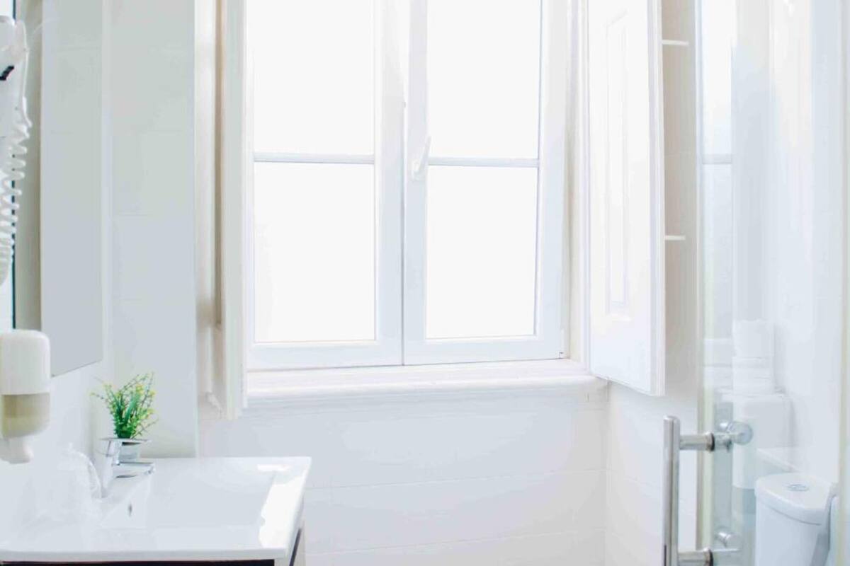 double room | bathroom | free toiletries, hair dryer, towels