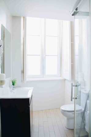 Double Room | Bathroom | Free toiletries, hair dryer, towels - Casa João Chagas (Constancia)