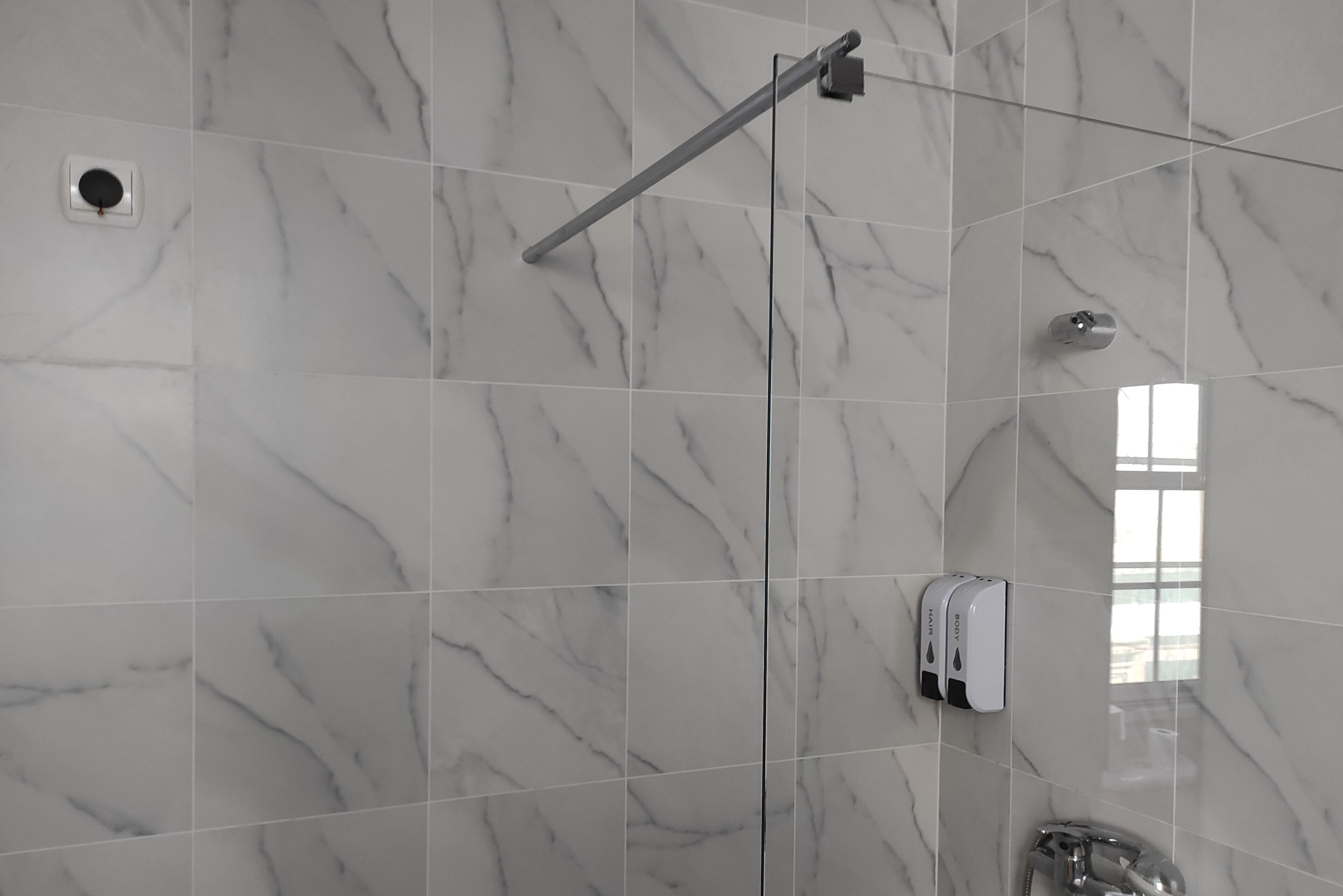 single room | bathroom | free toiletries, hair dryer, towels