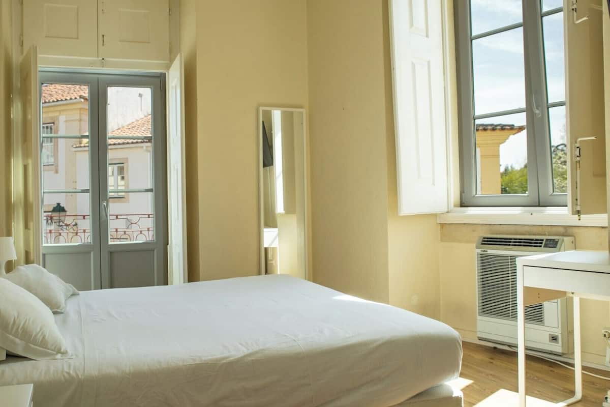 Camera Deluxe, 1 letto king con divano letto | 1 camera, minibar, una scrivania, insonorizzazione