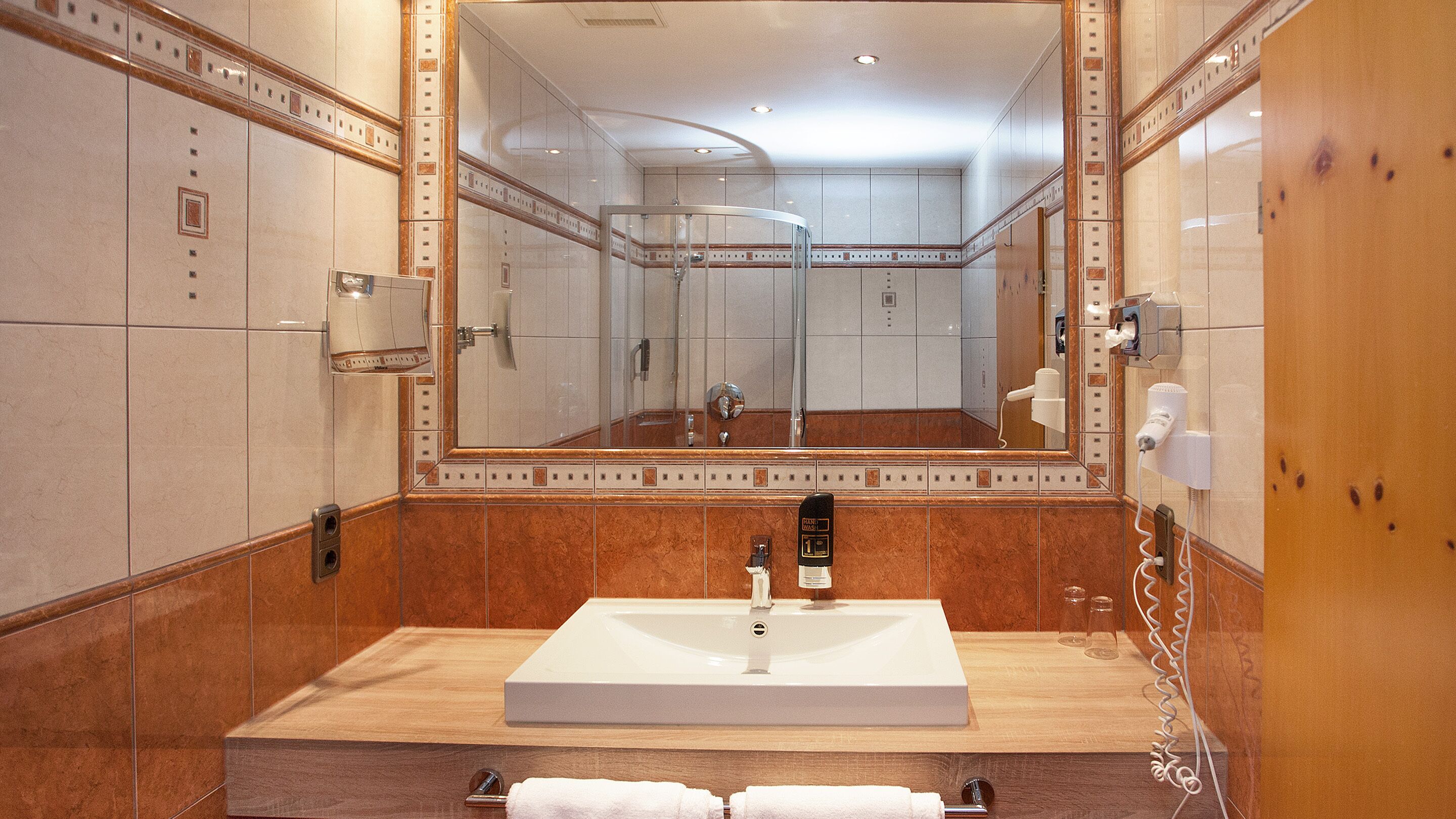 classic double room, private bathroom (teils auch als ez buchbar) | bathroom