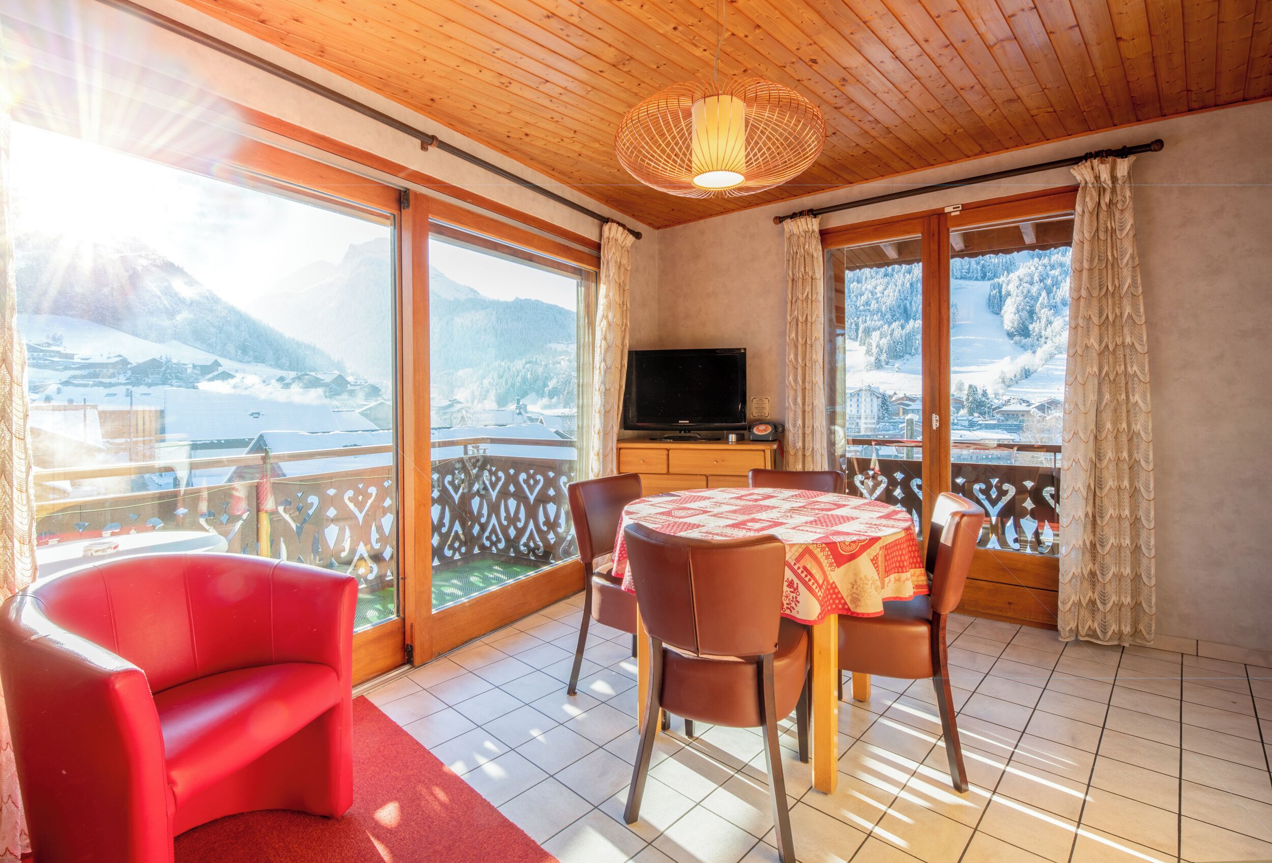 family suite, kitchenette, mountain view | premium bedding, desk, blackout curtains, soundproofing