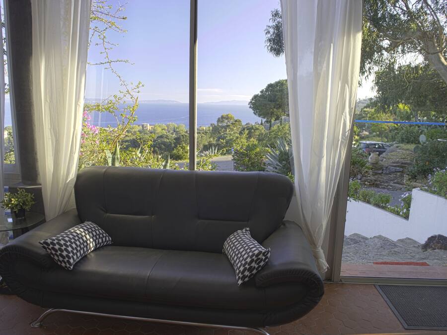 Coin salon dans le hall