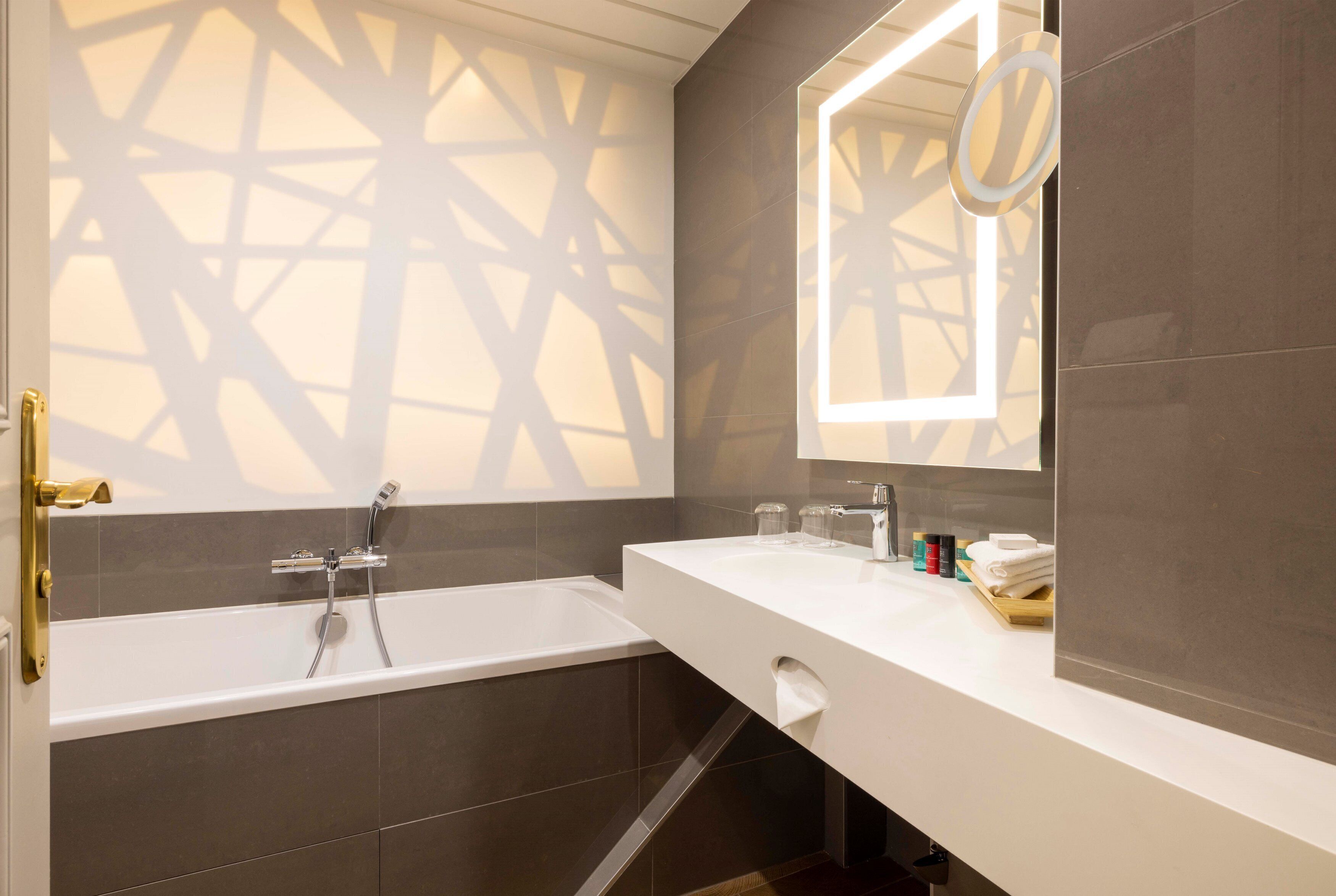 executive suite | bathroom | free toiletries, hair dryer, slippers, towels