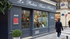 A hotel facade with the name 'Le Relais Saint-Honoré' and a visible room number '308'. - Le Relais Saint Honoré (Paris)