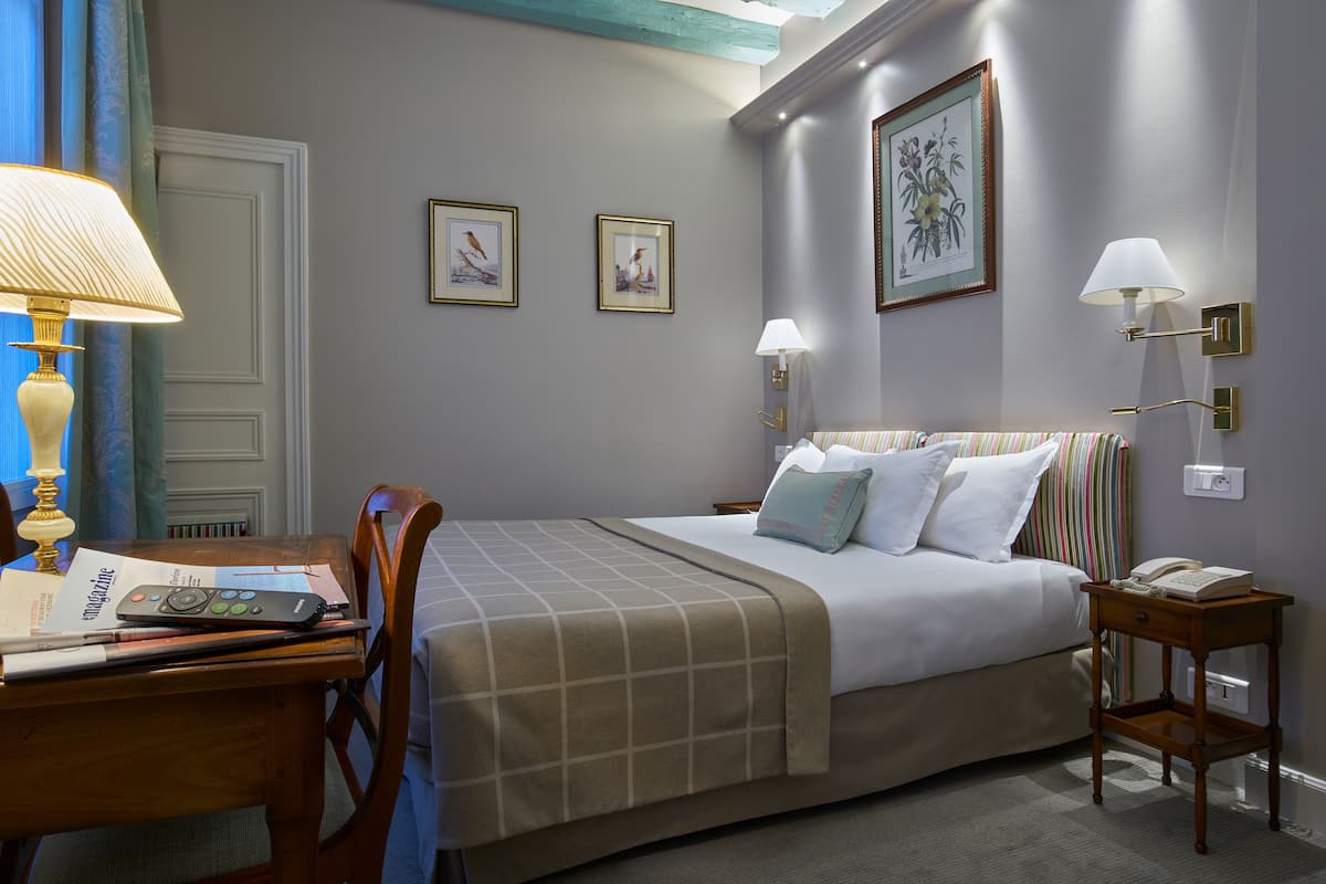 Single Room | 2 bedrooms, premium bedding, minibar, in-room safe