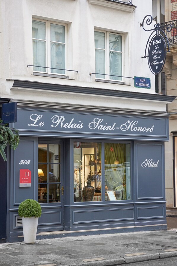 Le Relais Saint Honoré in Paris Find Hotel Reviews, Rooms, and Prices