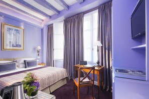 2 bedrooms, premium bedding, minibar, in-room safe