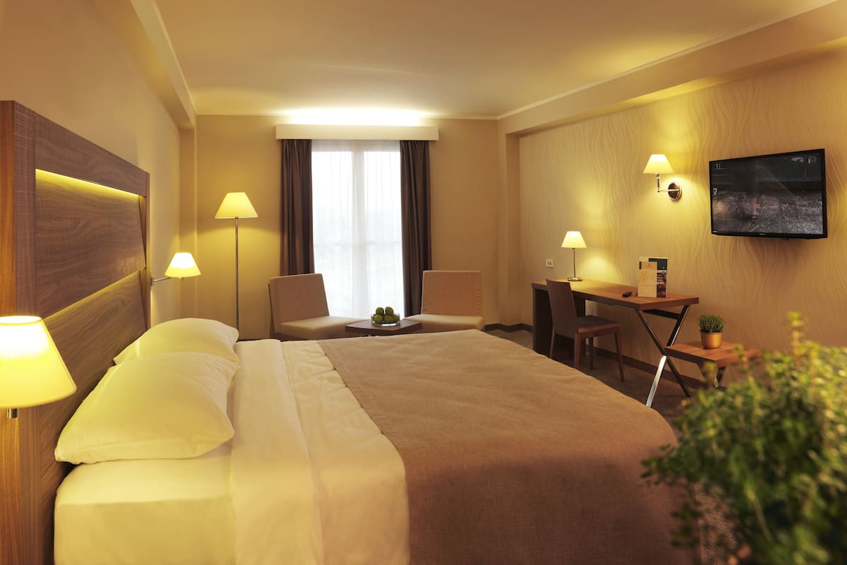 Premium bedding, minibar, in-room safe, desk