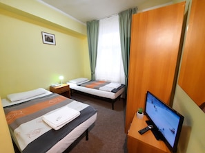 Cortinas blackout, ferros/tábuas de passar roupa, Wi-Fi de cortesia