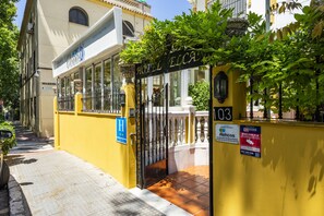 Property entrance - Hotel Elcano (Málaga)